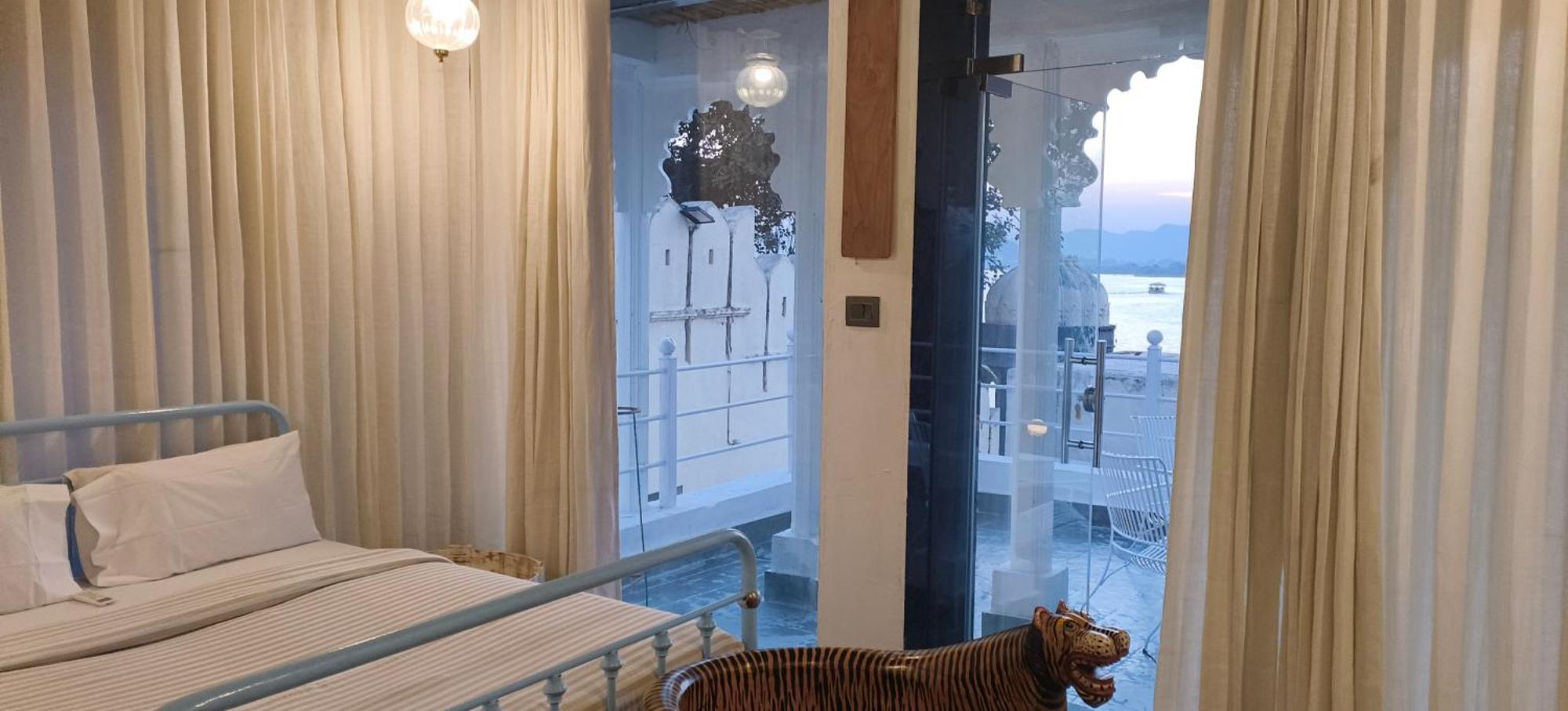 Paddy'S Loft The Lake View Hostel Udaipur Exterior photo